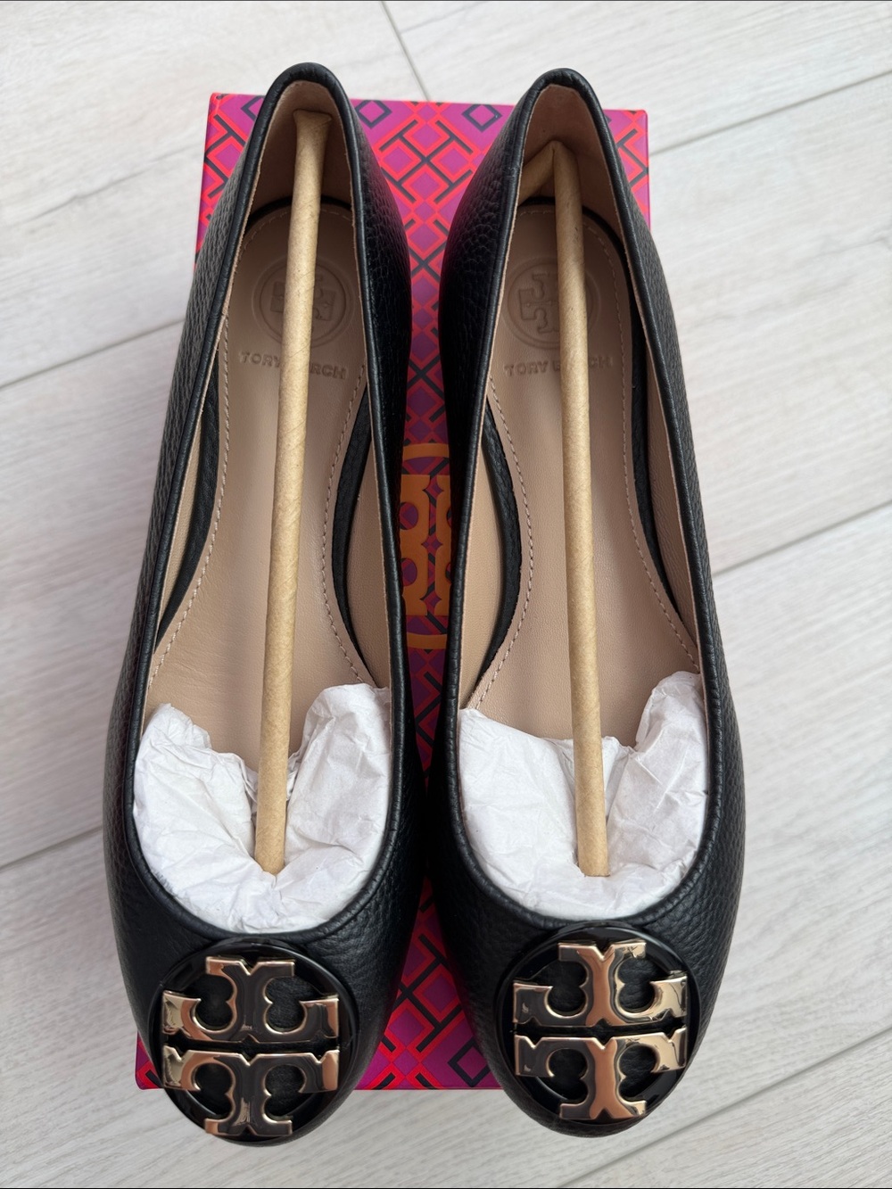 Tory Burch Black Leather Logo Round-Toe Flats - Picture 1 of 4